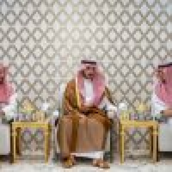 أمير منطقة الجوف يعز ي في وفاة معر ف عشيرة اليمنه من ولد سليمان
