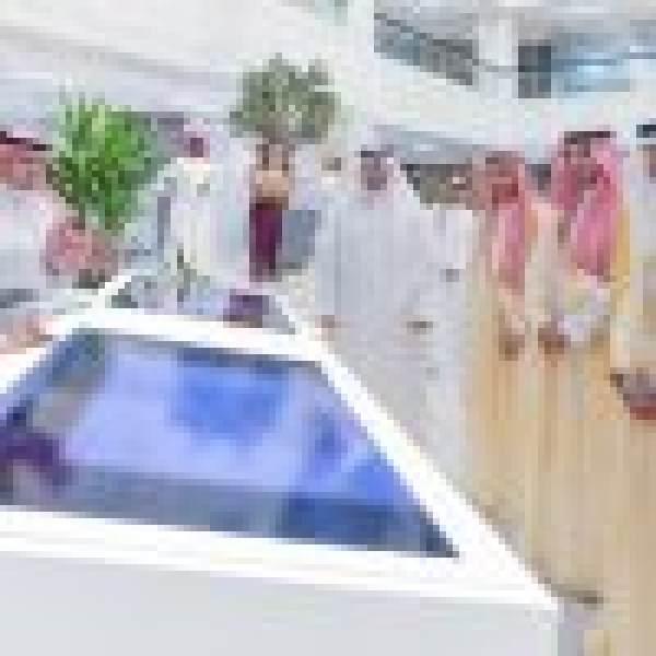 وزير البلديات والإسكان يفتتح المعرض المتنقل للتوعية بالأمن السيبراني