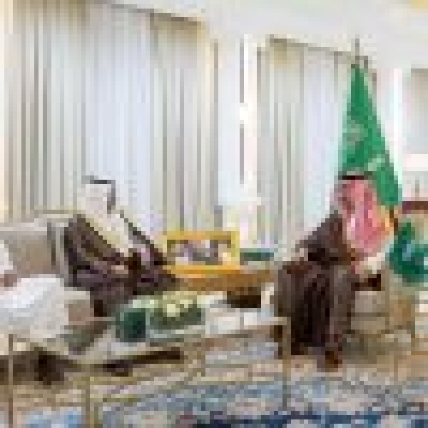 اطلع على تقرير التشجير في إطار مبادرة السعودية الخضراء أمير الجوف يستقبل مدير فرع وزارة البيئة والمياه والزراعة بالمنطقة