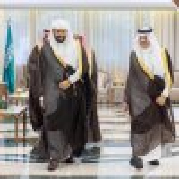 اطلع على جهود وزارتيهما في خدمة الوطن أمير المنطقة الشرقية يستقبل وزير ي العدل والاستثمار اطلع على جهود وزارتيهما في خدمة الوطن أمير المنطقة الشرقية يستقبل وزير ي العدل والاستثمار