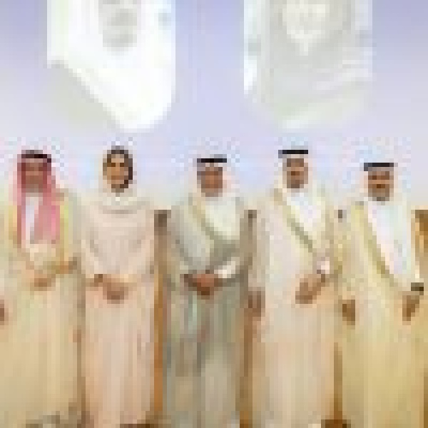 جامعة الفيصل تكر م الأمير بندر بن سعود والأميرة الدكتورة مها بنت مشاري وفاء لعطائهما في مسيرة التأسيس