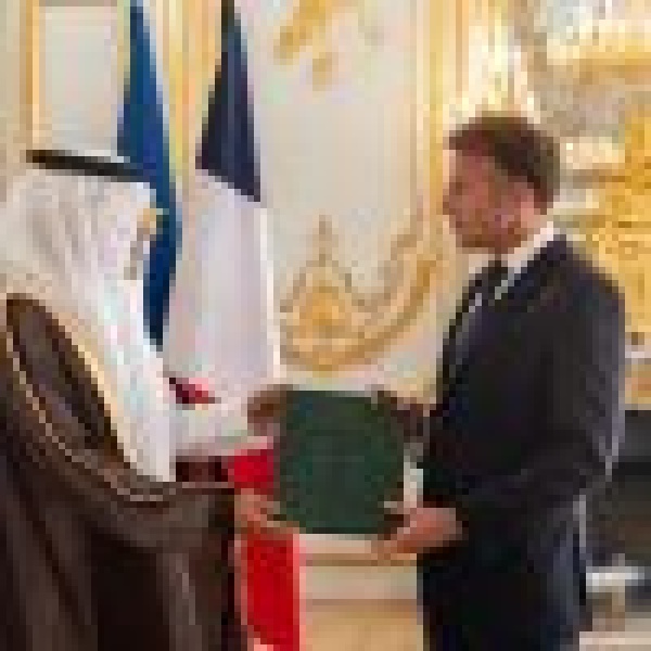 السفير المجفل يقدم أوراق اعتماده لرئيس فرنسا السفير المجفل يقدم أوراق اعتماده لرئيس فرنسا