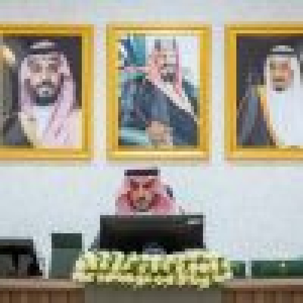 بحضور سمو نائبه أمير الجوف يرأس اجتماع لجنة الدفاع المدني الرئيسية بالمنطقة بحضور سمو نائبه أمير الجوف يرأس اجتماع لجنة الدفاع المدني الرئيسية بالمنطقة