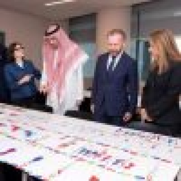 وزير الثقافة يعلن إطلاق برامج البكالوريوس والماجستير في الأزياء بمعهد مارانجوني في الرياض وزير الثقافة يعلن إطلاق برامج البكالوريوس والماجستير في الأزياء بمعهد مارانجوني في الرياض