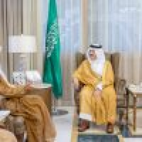 أمير المنطقة الشرقية يستقبل وزير الموارد البشرية والتنمية الاجتماعية أمير المنطقة الشرقية يستقبل وزير الموارد البشرية والتنمية الاجتماعية