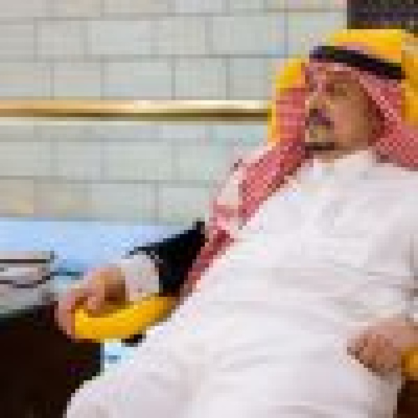 أمير الرياض يشارك في الحملة الوطنية السنوية للتبرع بالدم التي أطلقها سمو ولي العهد أمير الرياض يشارك في الحملة الوطنية السنوية للتبرع بالدم التي أطلقها سمو ولي العهد