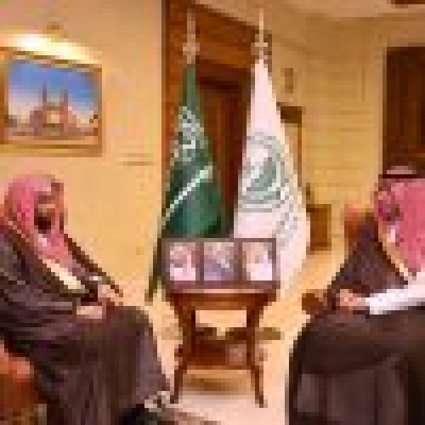 اطلع على أبرز أعمالها خلال الفترة الماضية محافظ جدة يستقبل رئيس المحكمة العمالية بالمحافظة اطلع على أبرز أعمالها خلال الفترة الماضية محافظ جدة يستقبل رئيس المحكمة العمالية بالمحافظة