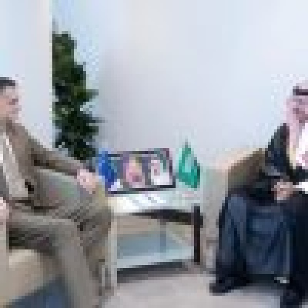نائب وزير الموارد البشرية يبحث مع سفير الاتحاد الأوروبي لدى المملكة مجالات التعاون المشترك