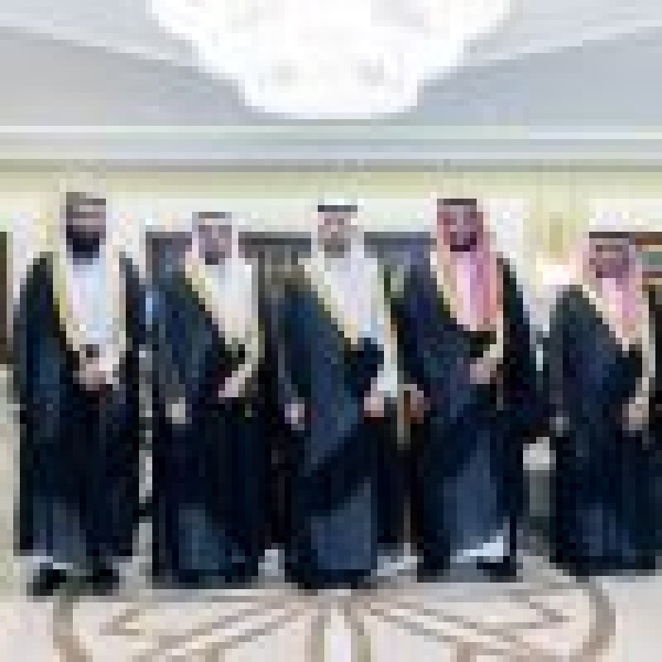 نو ه بجهودها في العناية ببيوت الله نائب أمير المنطقة الشرقية يستقبل رئيس جمعية يعمر للعناية بالمساجد نو ه بجهودها في العناية ببيوت الله نائب أمير المنطقة الشرقية يستقبل رئيس جمعية يعمر للعناية بالمساجد