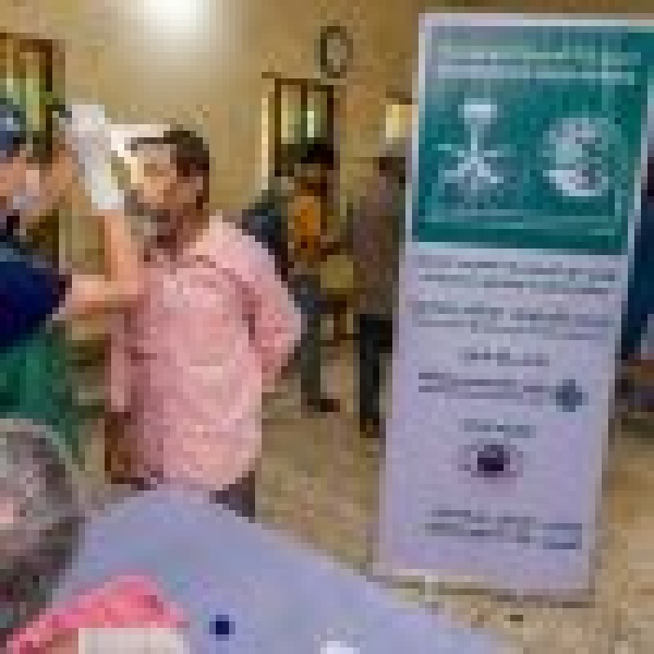 مركز الملك سلمان للإغاثة ينفذ مشروع نور السعودية التطوعي لمكافحة العمى في بنغلاديش مركز الملك سلمان للإغاثة ينفذ مشروع نور السعودية التطوعي لمكافحة العمى في بنغلاديش