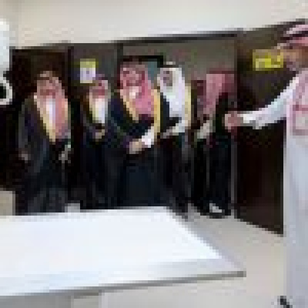 الأمير عبدالعزيز بن سعود يدش ن المركز الطبي وعيادات اللجنة الطبية العسكرية بالمجمع الأمني بالرياض الأمير عبدالعزيز بن سعود يدش ن المركز الطبي وعيادات اللجنة الطبية العسكرية بالمجمع الأمني بالرياض
