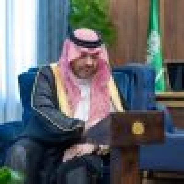 أكد أهمية دعم المبادرات المجتمعية لنشر الثقافة الصحية أمير الحدود الشمالية يدش ن حملة نبيك بخير للتوعية بسرطان الثدي