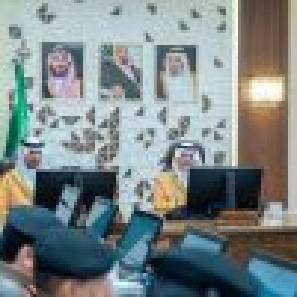 حث على تكثيف الجهود التوعوية والرقابية أمير الشرقية يرأس اجتماع لجنة السلامة المرورية بالمنطقة