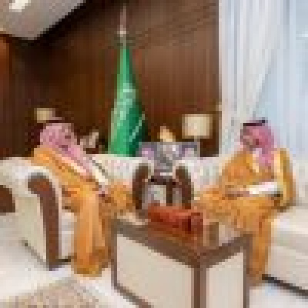 اطلع على أبرز إنجازاته ومبادراته أمير حائل يستقبل مدير فرع وزارة البيئة والمياه والزراعة بالمنطقة اطلع على أبرز إنجازاته ومبادراته أمير حائل يستقبل مدير فرع وزارة البيئة والمياه والزراعة بالمنطقة