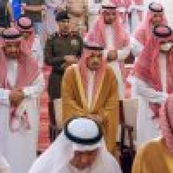 أمير الرياض يؤدي صلاة الميت على الأميرة مشاعل بنت سعود بن محمد بن عبدالعزيز آل سعود بن فيصل آل سعود أمير الرياض يؤدي صلاة الميت على الأميرة مشاعل بنت سعود بن محمد بن عبدالعزيز آل سعود بن فيصل آل سعود