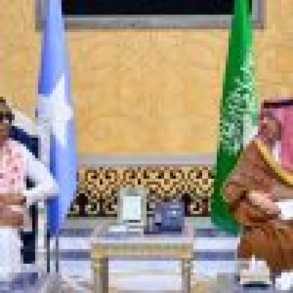 رئيس الوزراء الصومالي يصل إلى جدة رئيس الوزراء الصومالي يصل إلى جدة