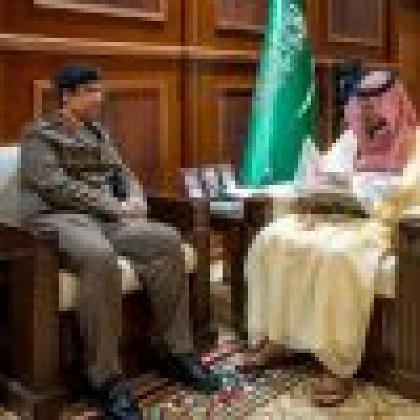 نائب أمير حائل يستقبل مدير إدارة مرور المنطقة نائب أمير حائل يستقبل مدير إدارة مرور المنطقة