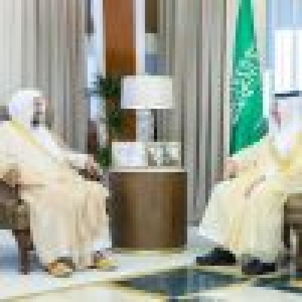 استعرض أبرز برامجها ومبادراتها في الدعوة والإرشاد والتوعية أمير المنطقة الشرقية يستقبل وزير الشؤون الإسلامية وعدد ا من منسوبي الوزارة