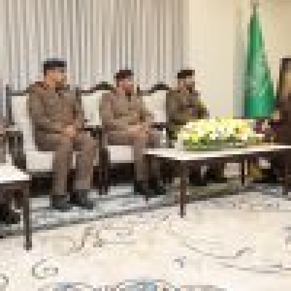 اط لع على تقرير عن أعمالها وإنجازاتها أمير نجران يستقبل مدير مديرية الدفاع المدني بالمنطقة اط لع على تقرير عن أعمالها وإنجازاتها أمير نجران يستقبل مدير مديرية الدفاع المدني بالمنطقة