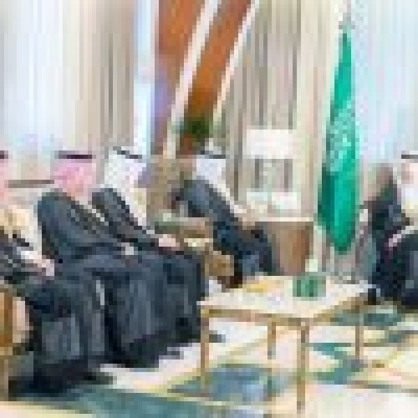 اط لع على جهودها وخدماتها بالمنطقة أمير الشرقية يستقبل رئيس الهيئة العامة للنقل وعدد ا من مسؤوليها اط لع على جهودها وخدماتها بالمنطقة أمير الشرقية يستقبل رئيس الهيئة العامة للنقل وعدد ا من مسؤوليها