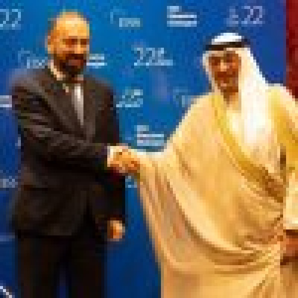 بحثا عدد ا من المواضيع ذات الاهتمام المشترك أمين مجلس التعاون يلتقي وزير الخارجية الأرميني في المنامة