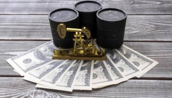 النفط يلامس 110 دولارات للبرميل لأول مرة منذ أيار النفط يلامس 110 دولارات للبرميل لأول مرة منذ أيار