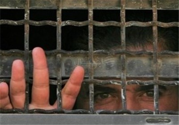 the zionist occupation issues new administrative detention orders against 34 palestinian prisoners