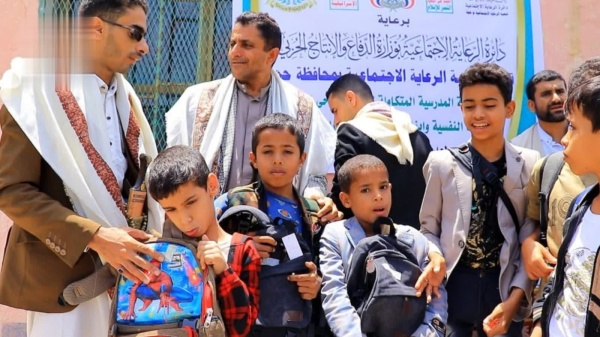 تدشين توزيع الحقائب المدرسية لأبناء الجرحى والأسرى في حجة تدشين توزيع الحقائب المدرسية لأبناء الجرحى والأسرى في حجة