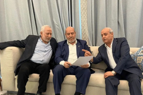 الفصائل الفلسطينية تسل م رد ها للوسطاء بعد اجتماعات القاهرة الفصائل الفلسطينية تسل م رد ها للوسطاء بعد اجتماعات القاهرة