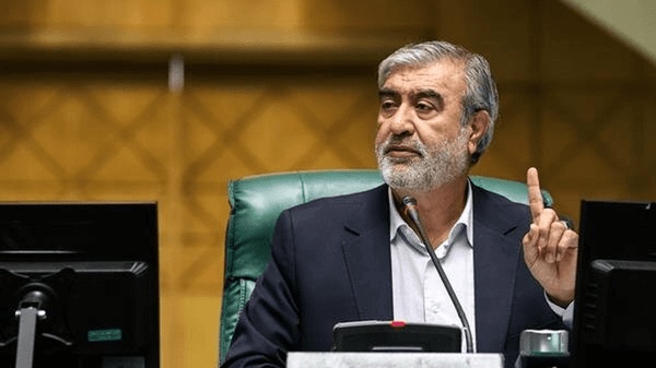 عزيزي يحذر ترامب احترموا القواعد واستخدموا الطرق الآمنة في مضيق هرمز