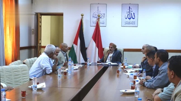 وزير النفط يناقش آليات تطبيق مدونة السلوك الوظيفي في الوزارة ووحداتها وزير النفط يناقش آليات تطبيق مدونة السلوك الوظيفي في الوزارة ووحداتها