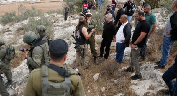 إصابة فلسطيني بهجوم للمستوطنين الصهاينة جنوب نابلس