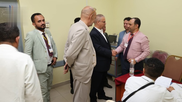 رئيسا جامعتي إب والبيضاء يتفقدان سير الاختبارات السريرية لطلبة الطب رئيسا جامعتي إب والبيضاء يتفقدان سير الاختبارات السريرية لطلبة الطب