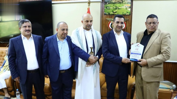 تكريم قيادة وزارة الاتصالات بدرع الاتحاد البارالمبي تكريم قيادة وزارة الاتصالات بدرع الاتحاد البارالمبي