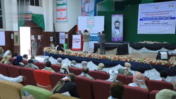 الصعدي يكر م خريجي الدفعة الأولى من برنامج دبلوم الإدارة المدرسية الصعدي يكر م خريجي الدفعة الأولى من برنامج دبلوم الإدارة المدرسية