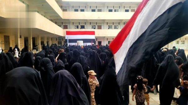 مسيرة نسائية حاشدة في الحديدة دعما لخيارات قائد الثورة مسيرة نسائية حاشدة في الحديدة دعما لخيارات قائد الثورة