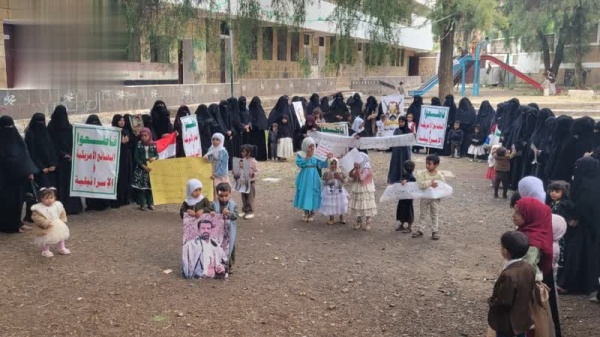 وقفة حاشدة لحرائر المحويت في جمعة التحذير والنفير وقفة حاشدة لحرائر المحويت في جمعة التحذير والنفير
