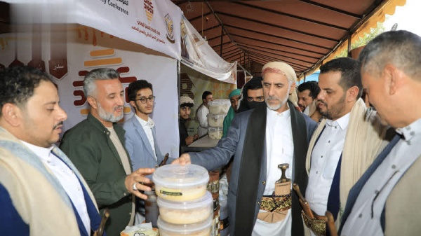 العلامة مفتاح يزور معرض المؤتمر العلمي للعسل الدوائي بصنعاء العلامة مفتاح يزور معرض المؤتمر العلمي للعسل الدوائي بصنعاء