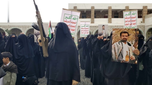 وقفة نسائية حاشدة في شبام كوكبان تنديد ا باستمرار الحصار وقفة نسائية حاشدة في شبام كوكبان تنديد ا باستمرار الحصار