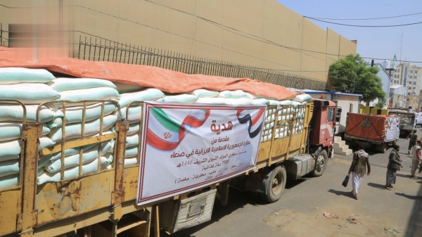 سفارة إيران بصنعاء تدش ن مشروع توزيع 7500 سلة غذائية لأسر الجرحى والأيتام