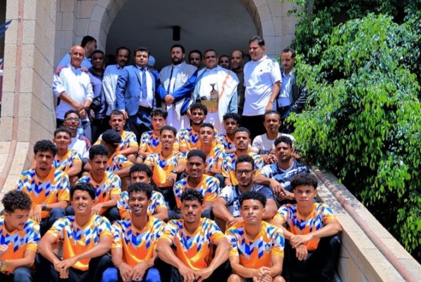 نائب وزير الشباب يلتقي بعثة نادي سلام الغرفة نائب وزير الشباب يلتقي بعثة نادي سلام الغرفة