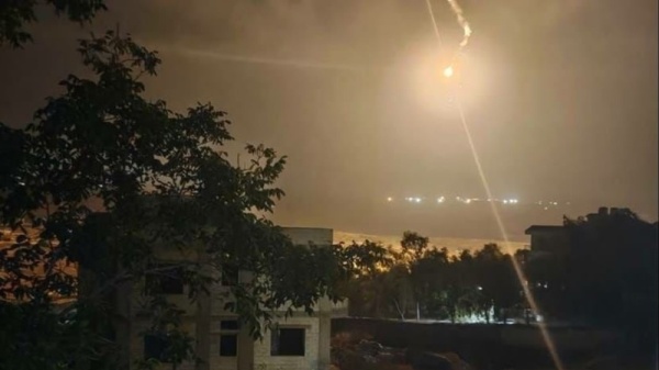 العدو الصهيوني يشن غارتين ويلقي قنابل مضيئة على بلدات جنوبي لبنان