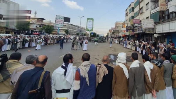 وقفة شعبية في صنعاء القديمة بذكرى المولد النبوي ونصرة للقرآن الكريم وقفة شعبية في صنعاء القديمة بذكرى المولد النبوي ونصرة للقرآن الكريم