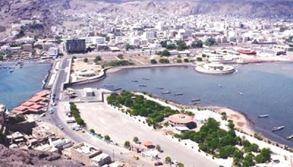 محافظ عدن يدعو أبناء المحافظة لرفض التجنيد في صفوف العدو السعودي