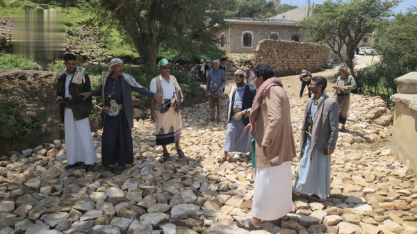 تفقد سير العمل في مشروعي رصف طريقي مسجد العر والعكشي بالمحويت