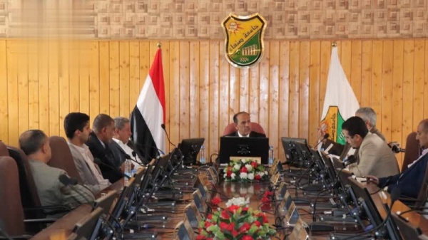مناقشة آلية تطوير الأداء والارتقاء بالخدمات الطبية في مستشفى الكويت مناقشة آلية تطوير الأداء والارتقاء بالخدمات الطبية في مستشفى الكويت