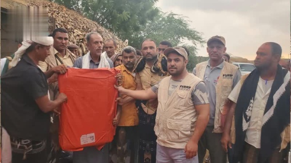 توزيع ألف و160 طربال ا زراعي ا لـ580 مزارع ا في الزهرة بالحديدة توزيع ألف و160 طربال ا زراعي ا لـ580 مزارع ا في الزهرة بالحديدة