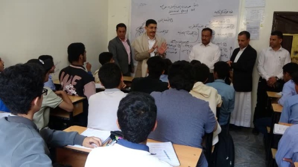 وزير التربية يتفقد سير العملية التعليمية بمدرستين في الأمانة وزير التربية يتفقد سير العملية التعليمية بمدرستين في الأمانة