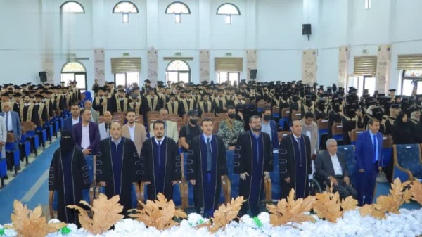 تخرج 410 أطباء وطبيبات من كلية الطب بجامعة صنعاء