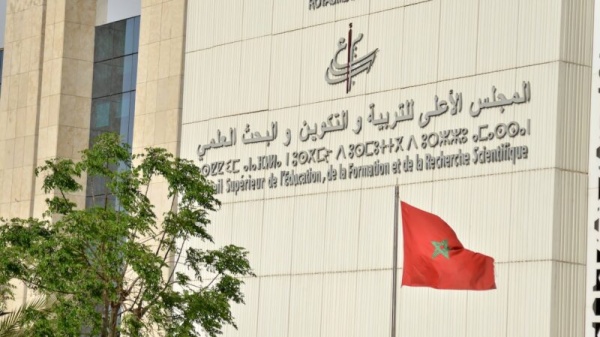 المجلس الأعلى للتربية والتكوين يحذر من تسارع اعتماد الذكاء الاصطناعي مقابل تأخر واضح في تأطيره مؤسساتيا